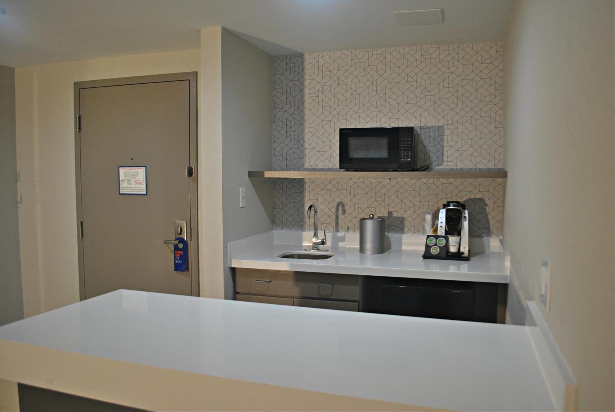 Holiday Inn Express Hotel & Suites Dover By Ihg Exteriör bild